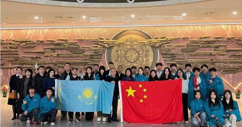 Қазақстандық колледж оқытушылары Қытайда жасанды интеллект бағдарламасы бойынша тағылымдамадан өтті