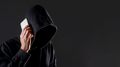 Астанада өзін байланыс операторы қызметкері ретінде таныстырған алаяқ 20 млн теңгені қолды етті