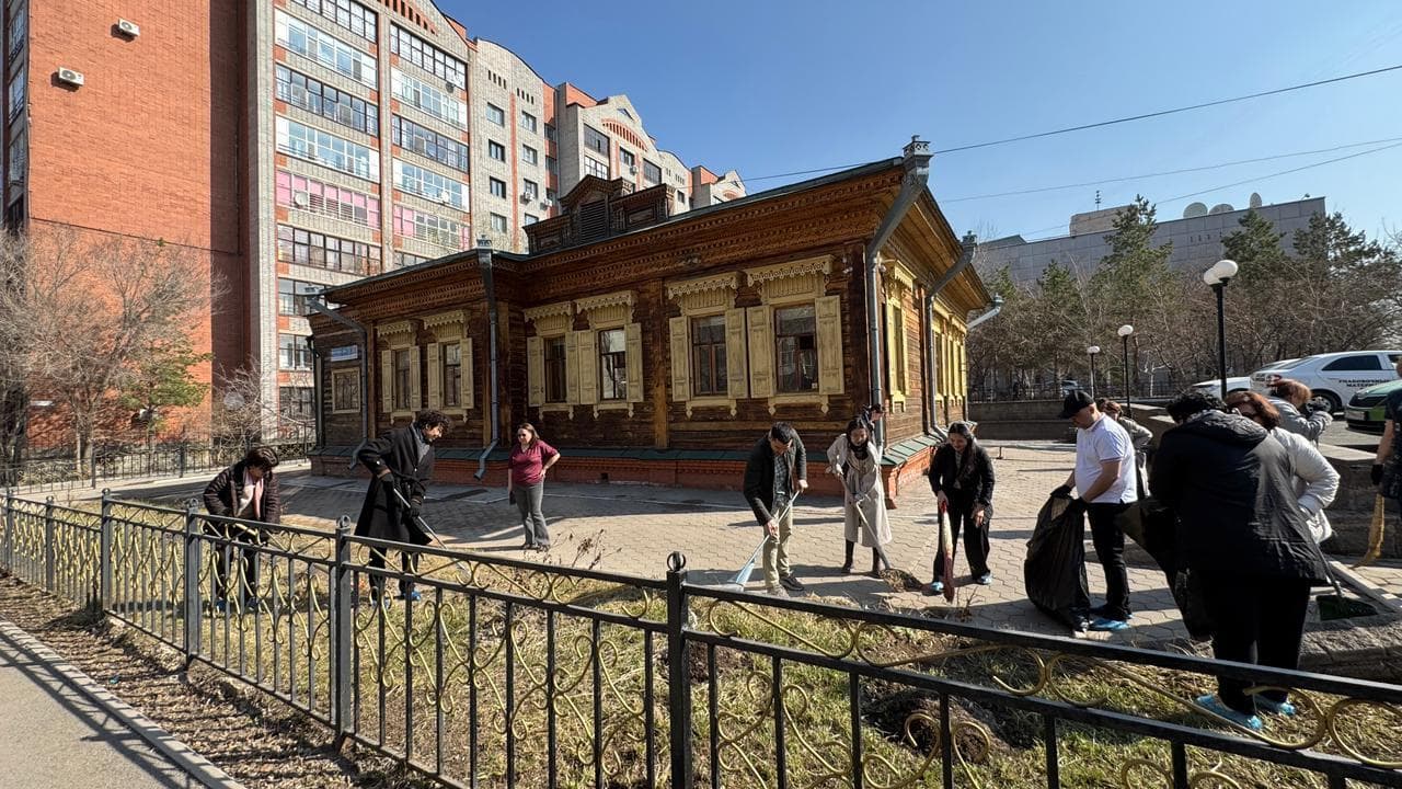 «Таза Қазақстан»: Астанада музей қызметкерлері сенбілікке қатысты